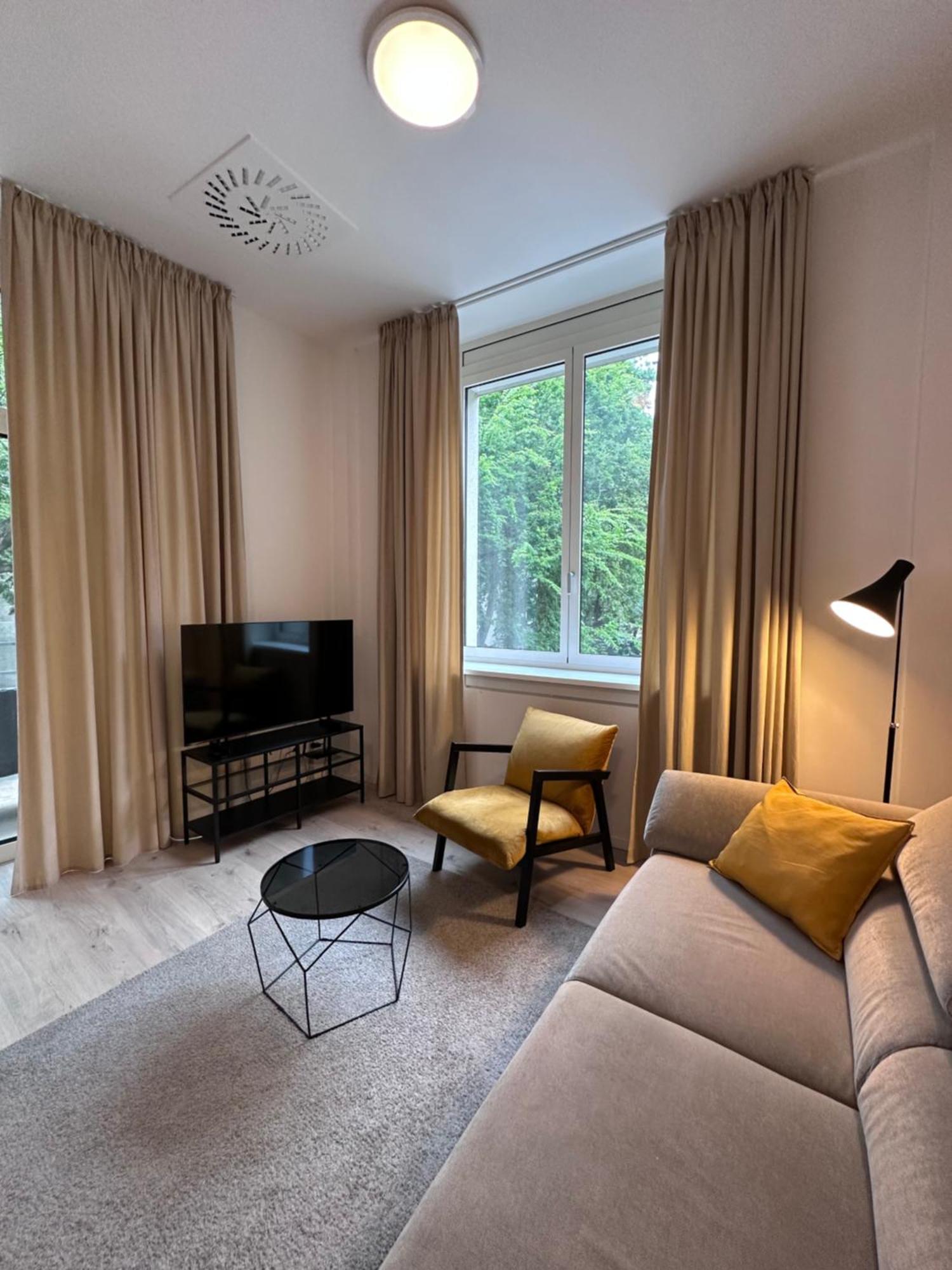 Family With 2 Bedrooms, Terrace And Free Garage Parking Apartmán Bratislava